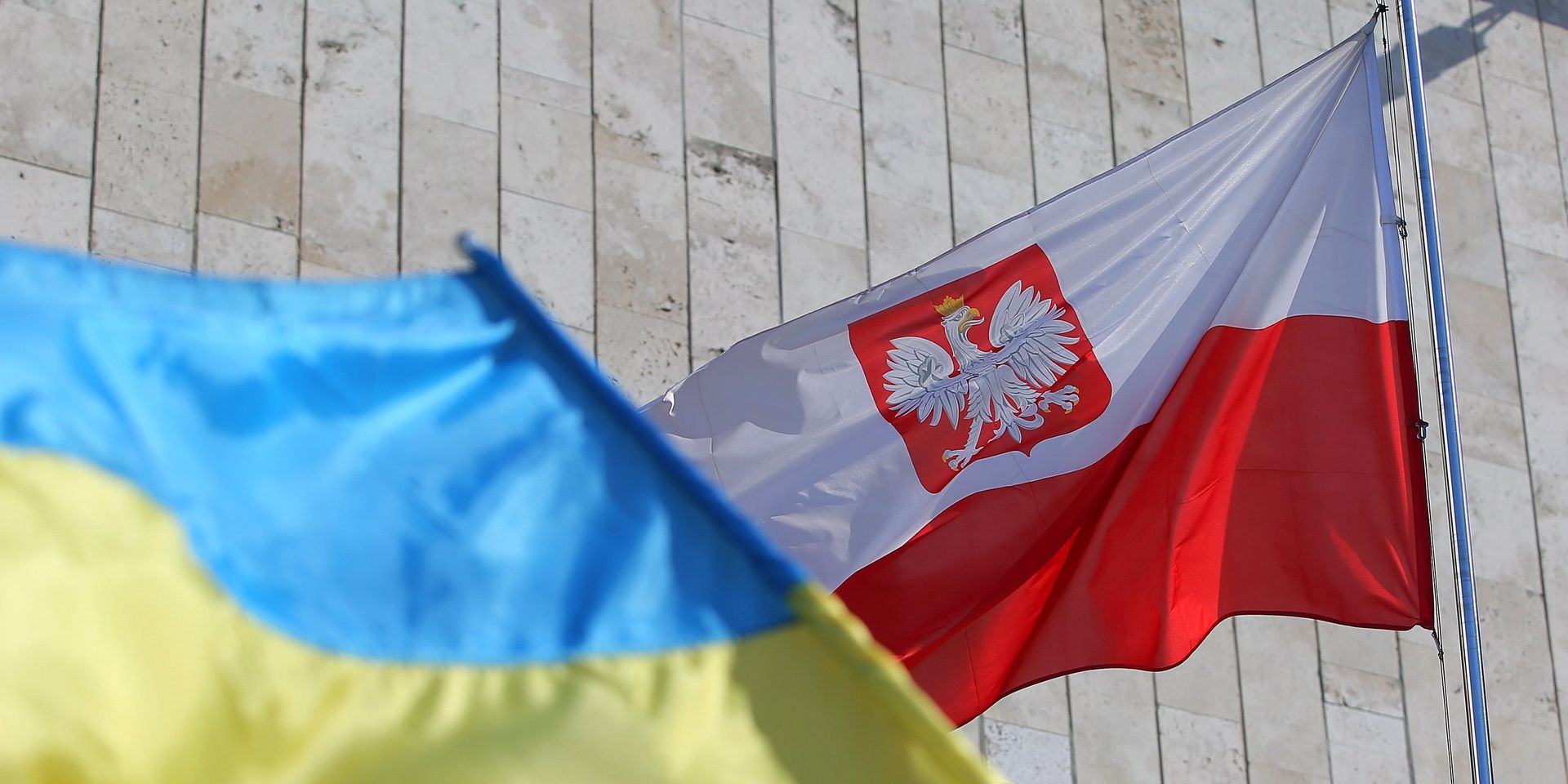 Государственные флаги Украины и Польши у посольства Польши в Киеве - ИноСМИ, 1920, 03.12.2021