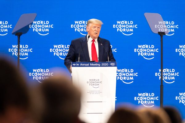 Президент США Дональд Трамп выступает на форуме в Давосе Президент США Дональд Трамп выступает на форуме в Давосе