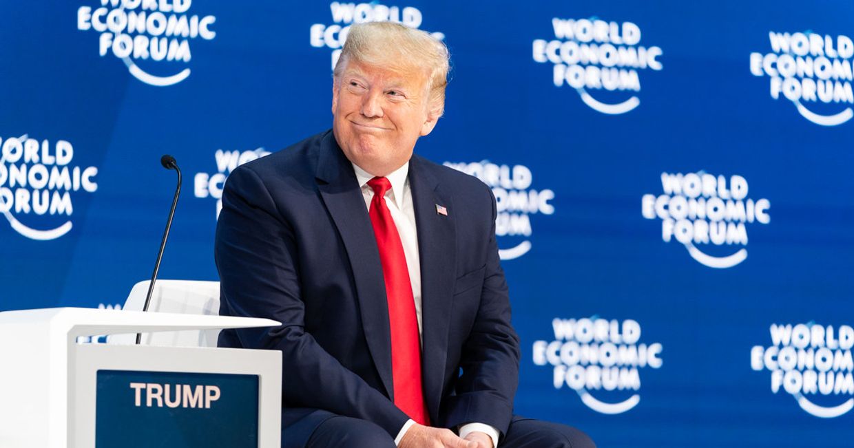 Президент США Дональд Трамп выступает на форуме в Давосе