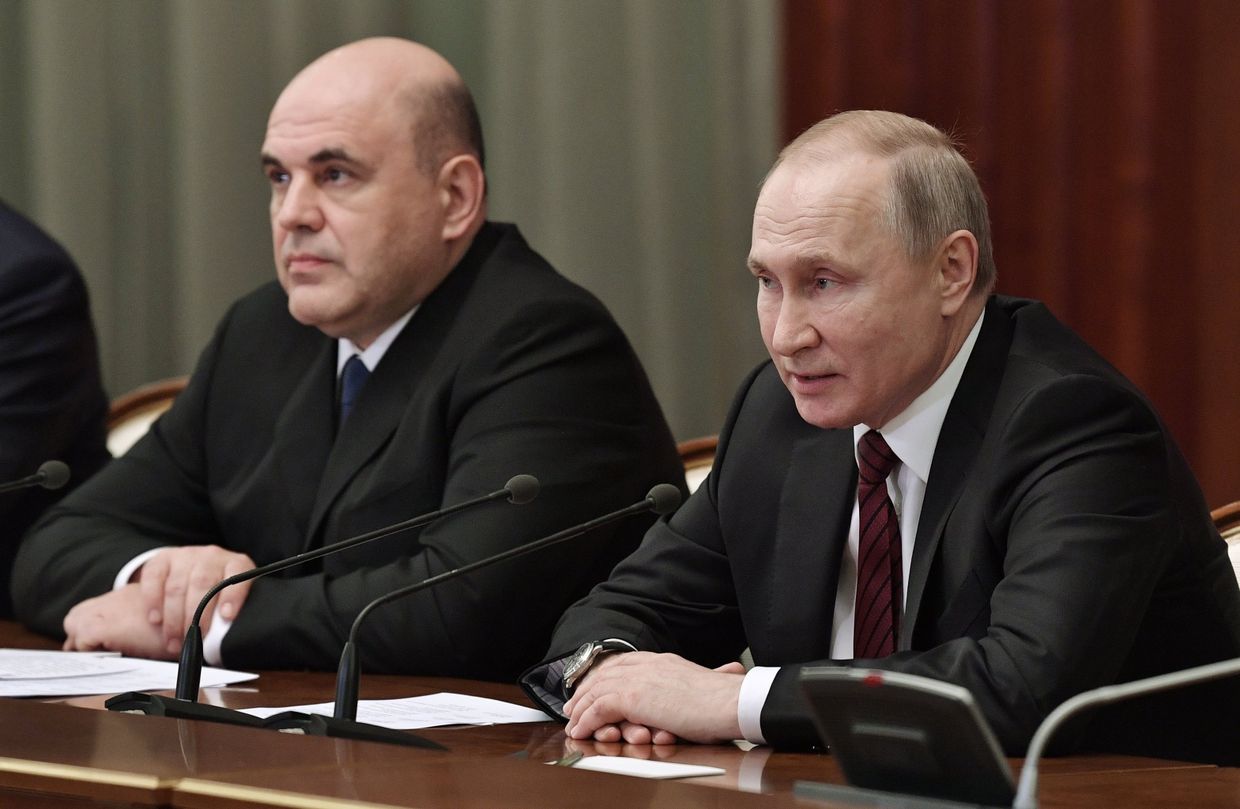 Президент РФ В. Путин провел встречу с новым правительством РФ