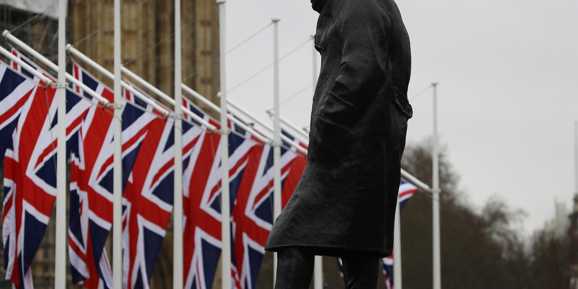 Флаги у здания парламента в Лондоне Флаги у здания парламента в Лондоне - ИноСМИ, 1920, 28.01.2021