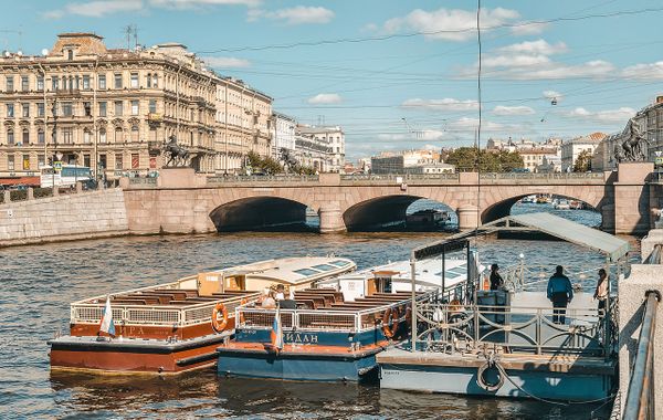 Мост Аничков с четырьмя скульптурными конными группами, Санкт-Петербург