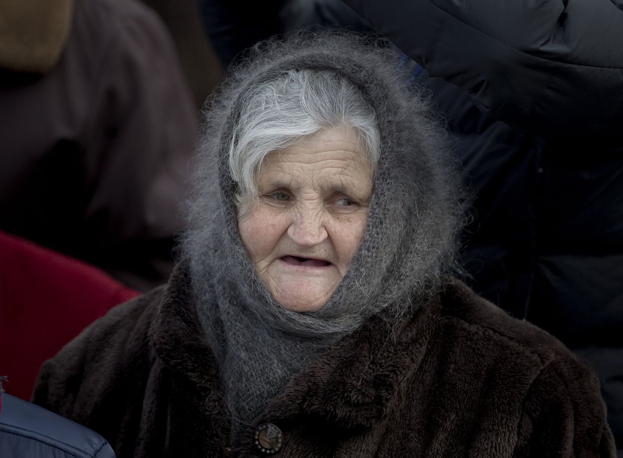 Пожилая женщина в Кишиневе, Молдова