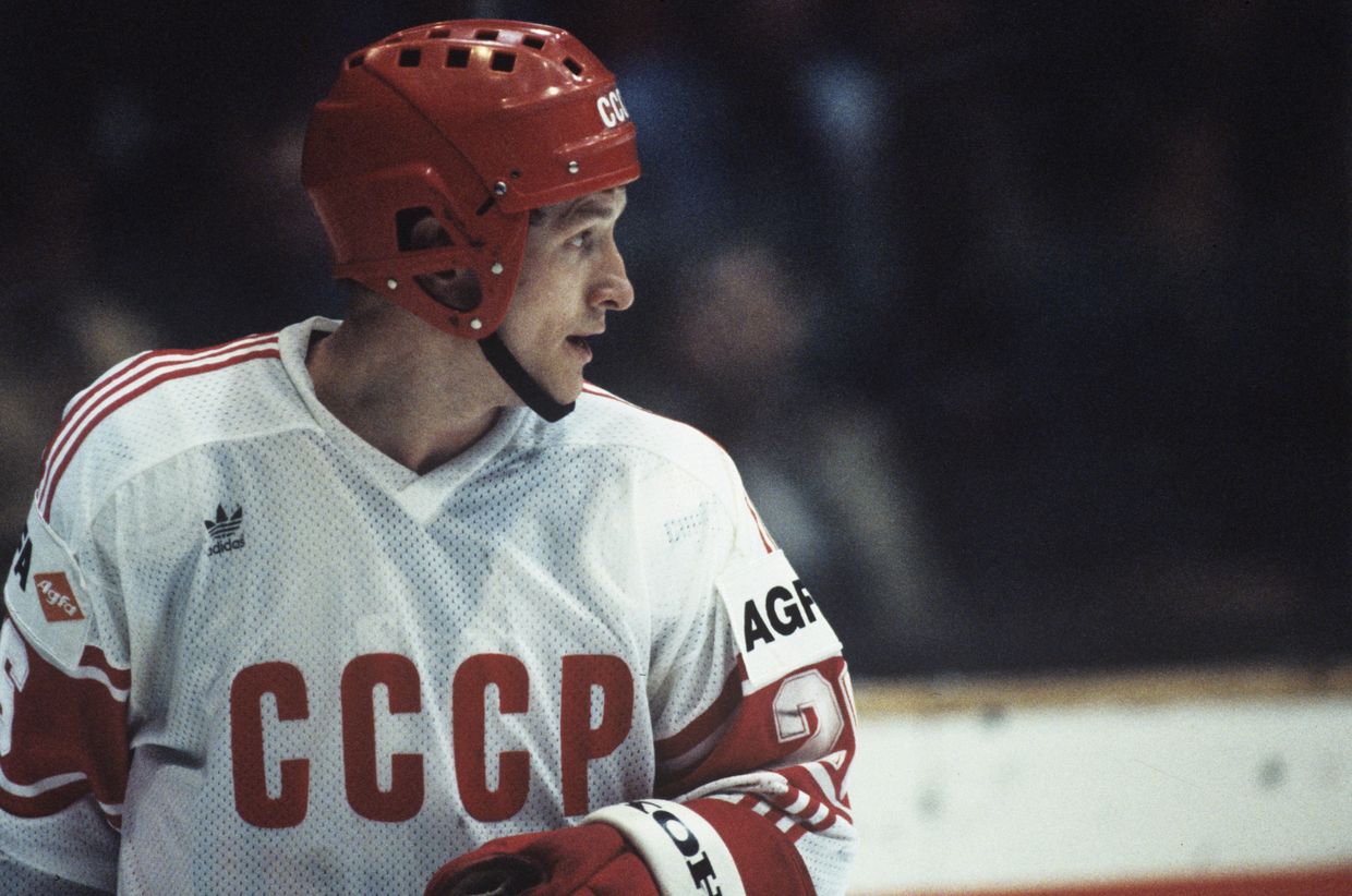 Нападающий сборной СССР Александр Скворцов. Чемпионат мира и Европы по хоккею с шайбой