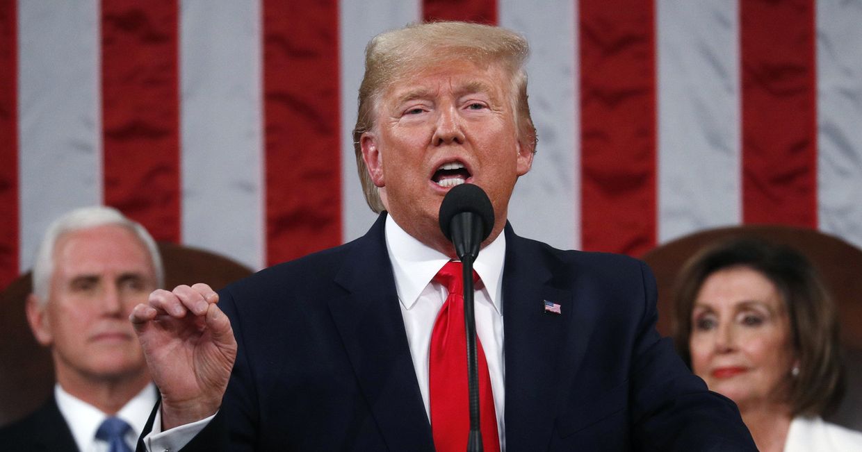 Президент США Дональд Трамп выступает в конгрессе с обращением к нации в Вашингтоне