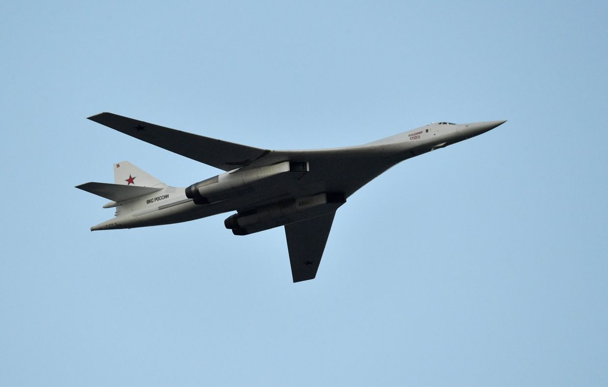 Бомбардировщик-ракетоносец Ту-160