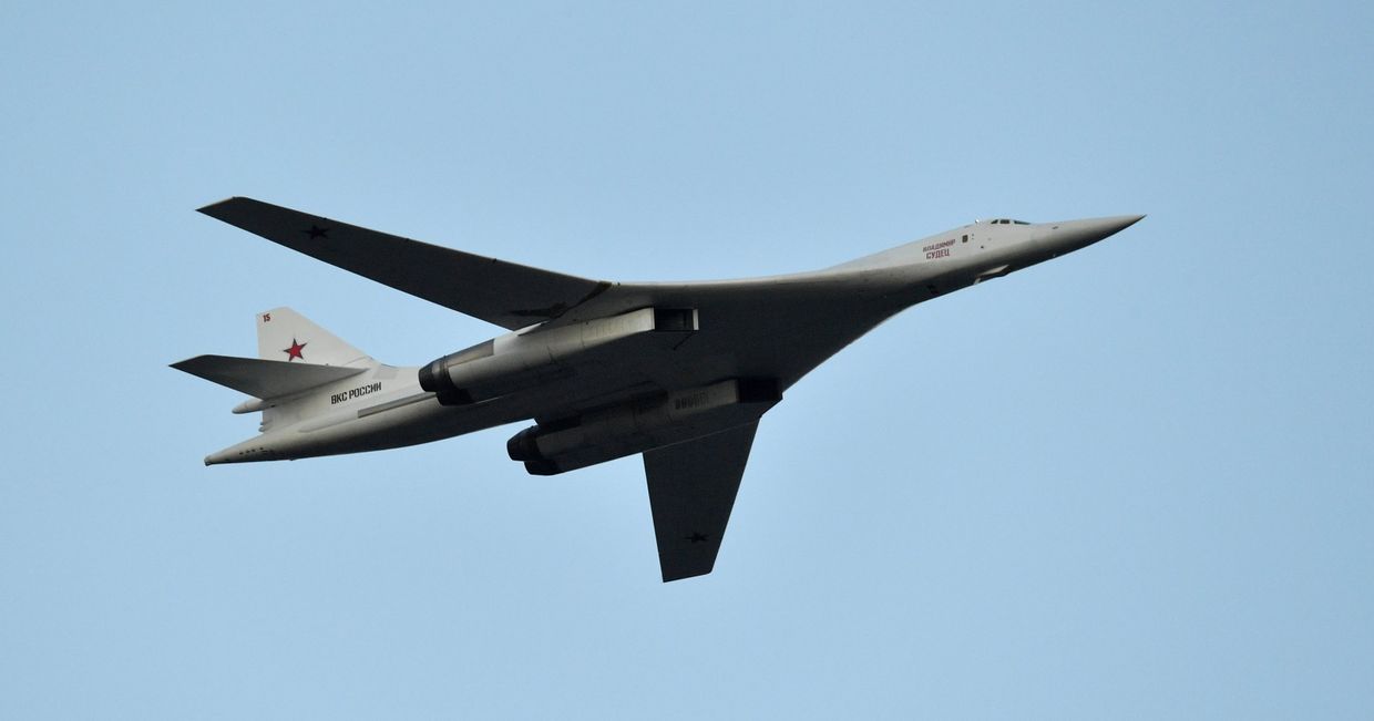 Бомбардировщик-ракетоносец Ту-160