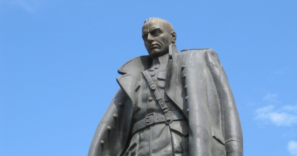 Памятник А.В. Колчаку в Иркутске