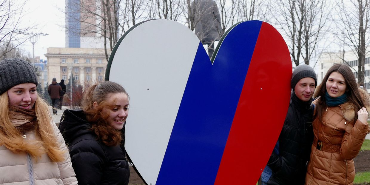 Митинг в Донецке, посвященный годовщине воссоединения Крыма с Россией Митинг в Донецке, посвященный годовщине воссоединения Крыма с Россией