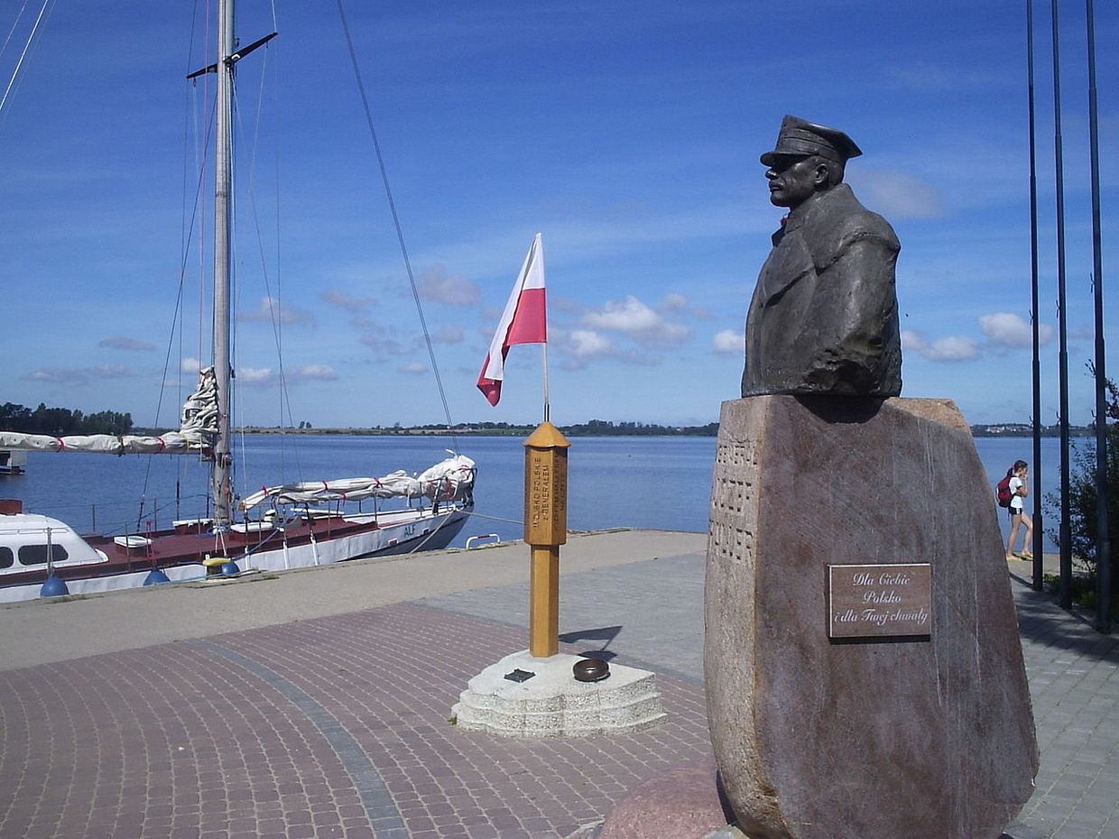 Монумент в память об Обручении Польши с морем. Памятник Юзефу Халлеру