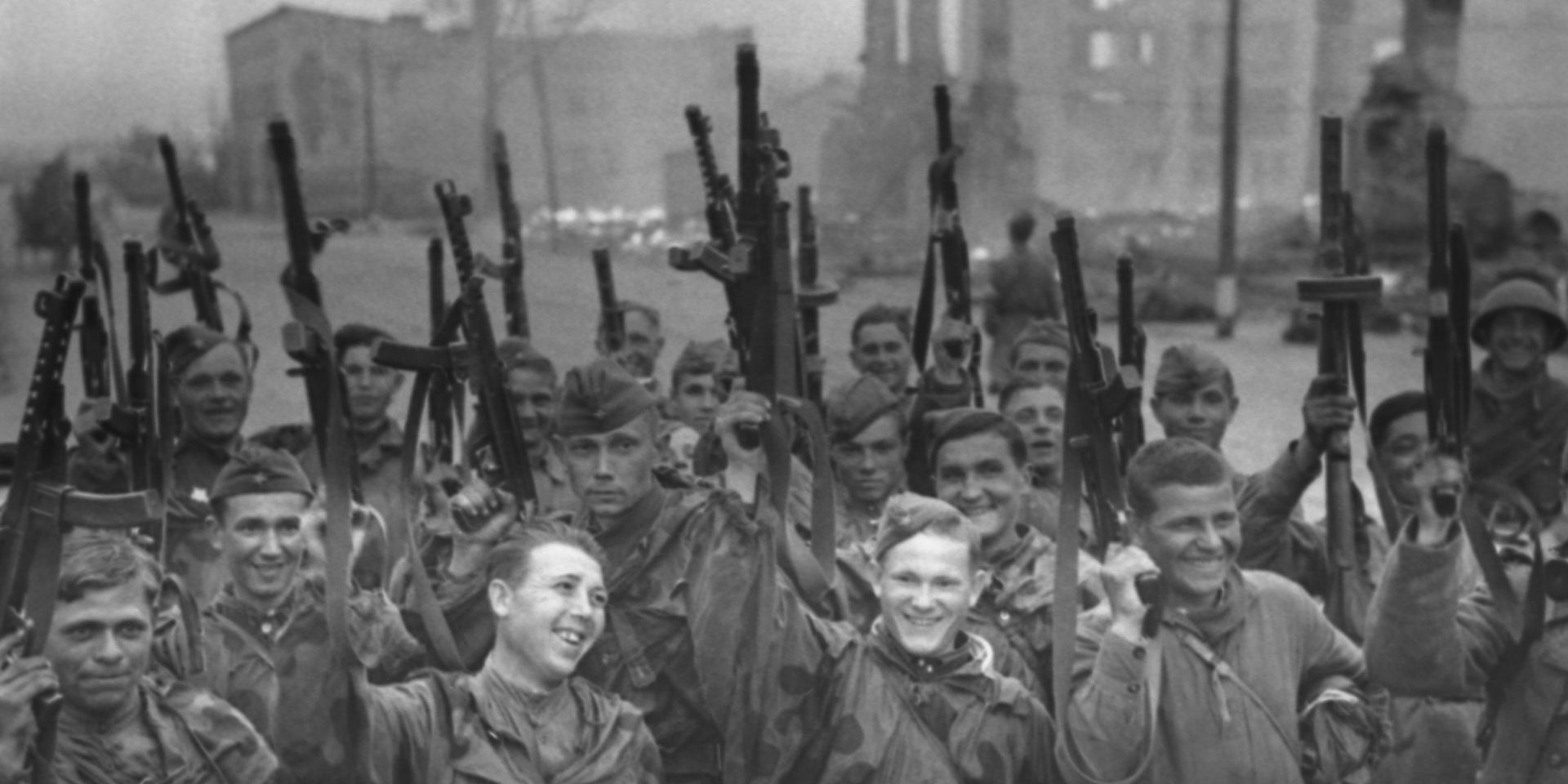 Великая Отечественная война. Советские войска в освобожденном Выборге. Ленинградский фронт. - ИноСМИ, 1920, 09.05.2023