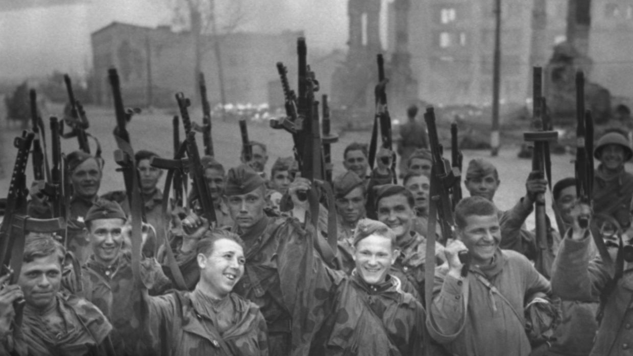Великая Отечественная война. Советские войска в освобожденном Выборге. Ленинградский фронт.