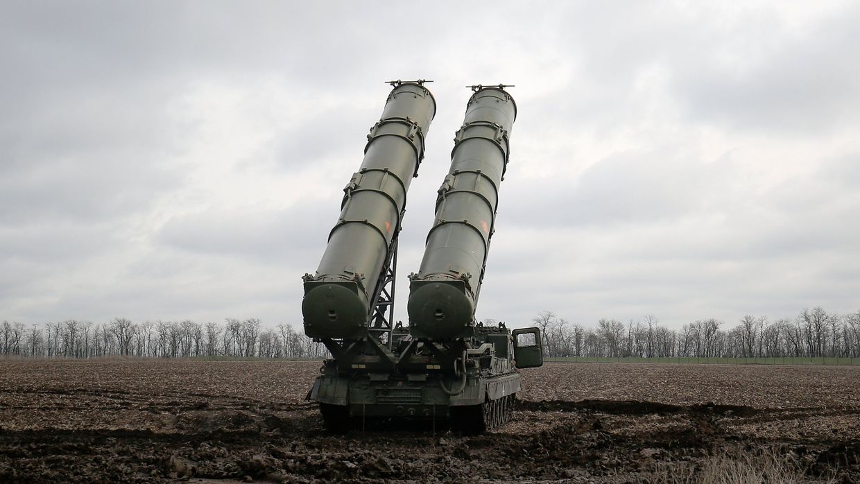 Пуско-заряжающая установка в составе зенитно-ракетной системы (ЗРС) С-300В4