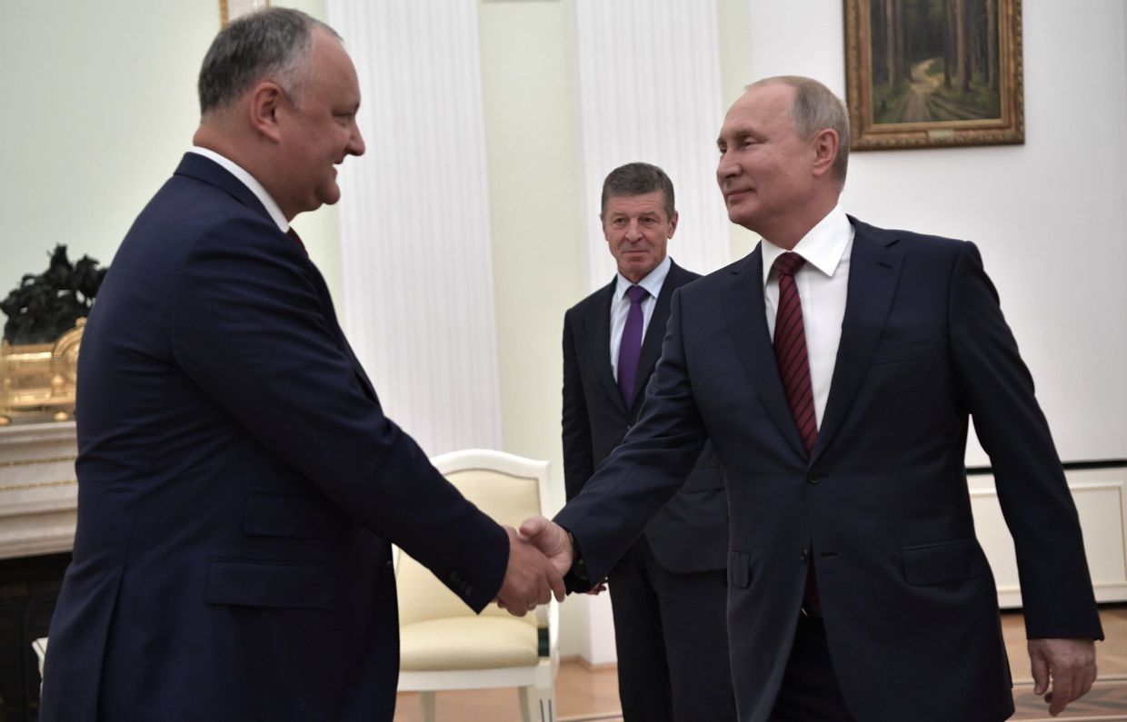 Президент РФ В. Путин встретился с президентом Молдавии И. Додоном