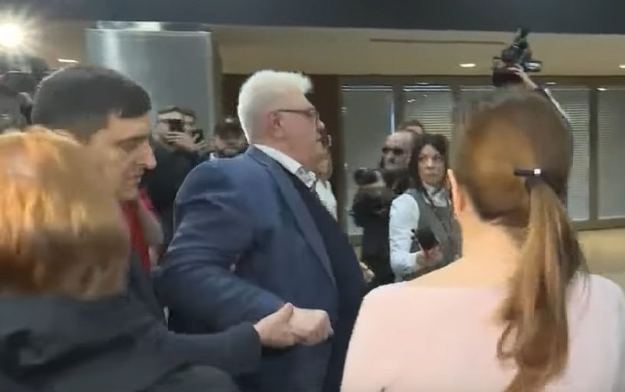 Националисты избили советника секретаря СНБО Украины Националисты избили советника секретаря СНБО Украины