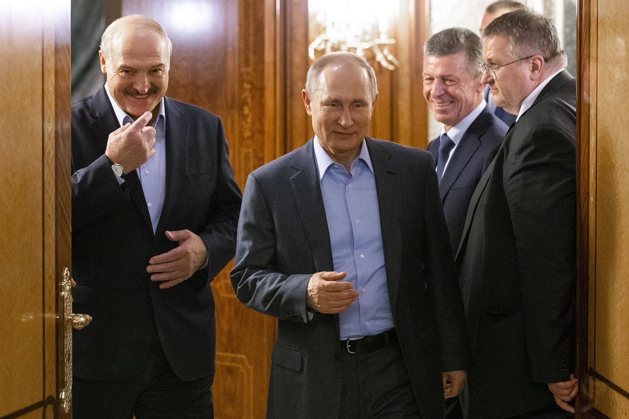 Президент РФ Владимир Путин и президент Белоруссии Александр Лукашенко во время встречи