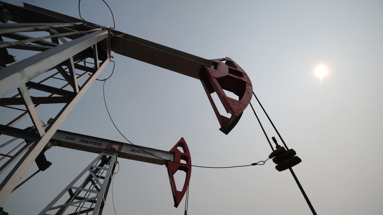 Добыча нефти в городах Ханты-Мансийского автономного округа
