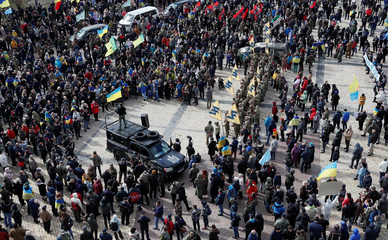 Участники акции протеста в Киеве, Украина
