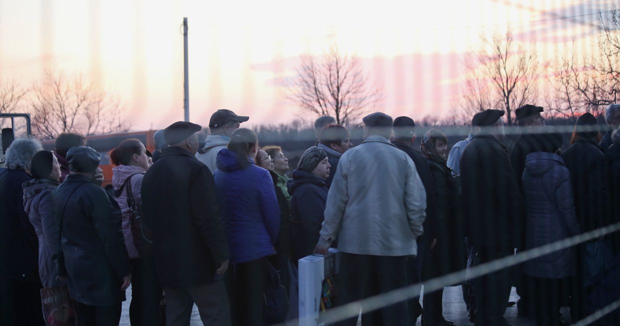 Украина ограничила количество КПП на границе с Донбассом