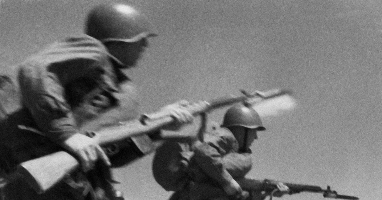 Солдаты Красной Армии идут в атаку Солдаты Красной Армии идут в атаку