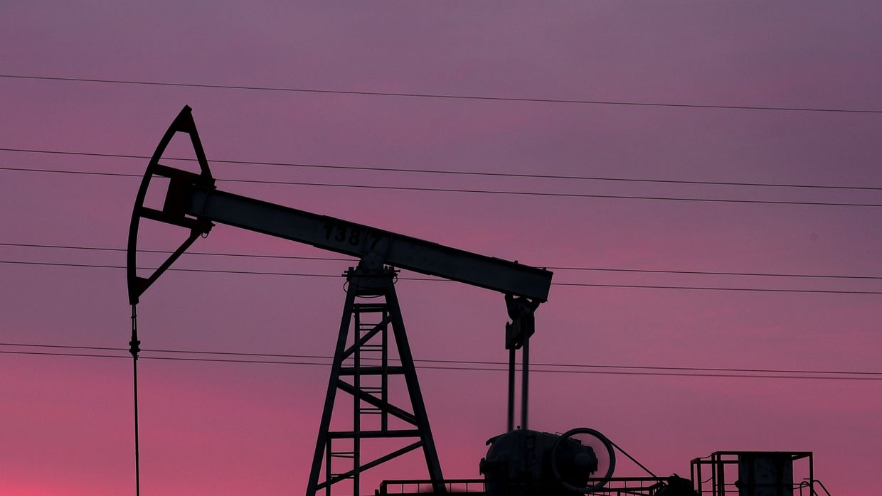 Работа нефтяных станков - качалок