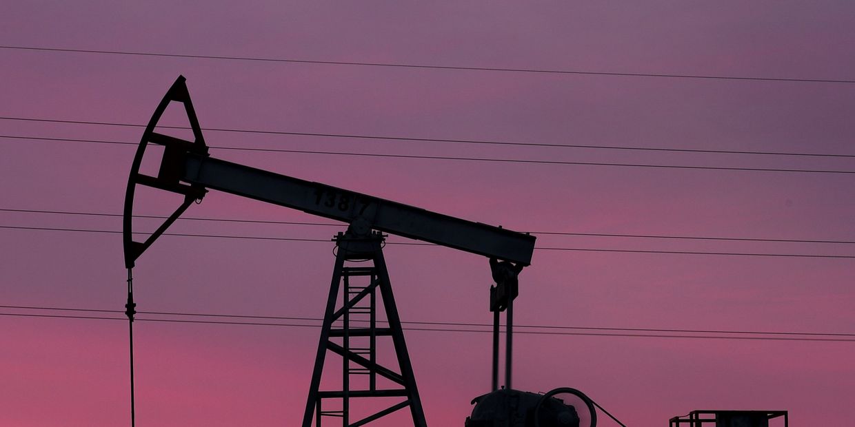 Работа нефтяных станков - качалок