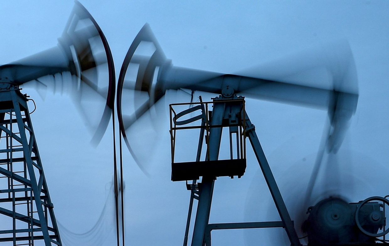 Работа нефтяных станков - качалок