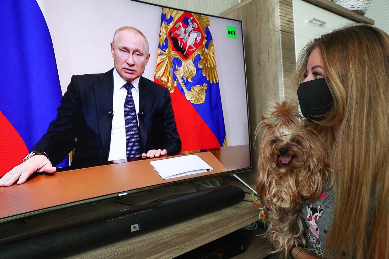 Трансляция обращения президента России В. Путина к гражданам из-за ситуации с коронавирусом
