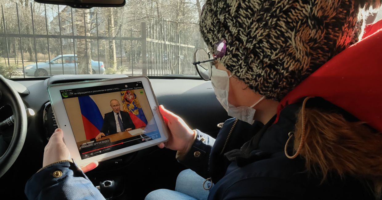 Трансляция обращения президента России В. Путина к гражданам из-за ситуации с коронавирусом Трансляция обращения президента России В. Путина к гражданам из-за ситуации с коронавирусом