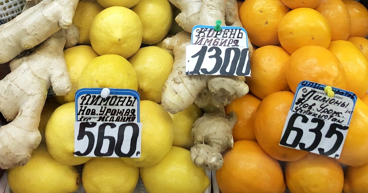 Продажа имбиря и лимонов в магазинах