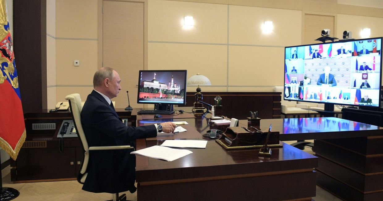 Президент РФ В. Путин в режиме видеоконференции провел совещание с руководителями субъектов РФ