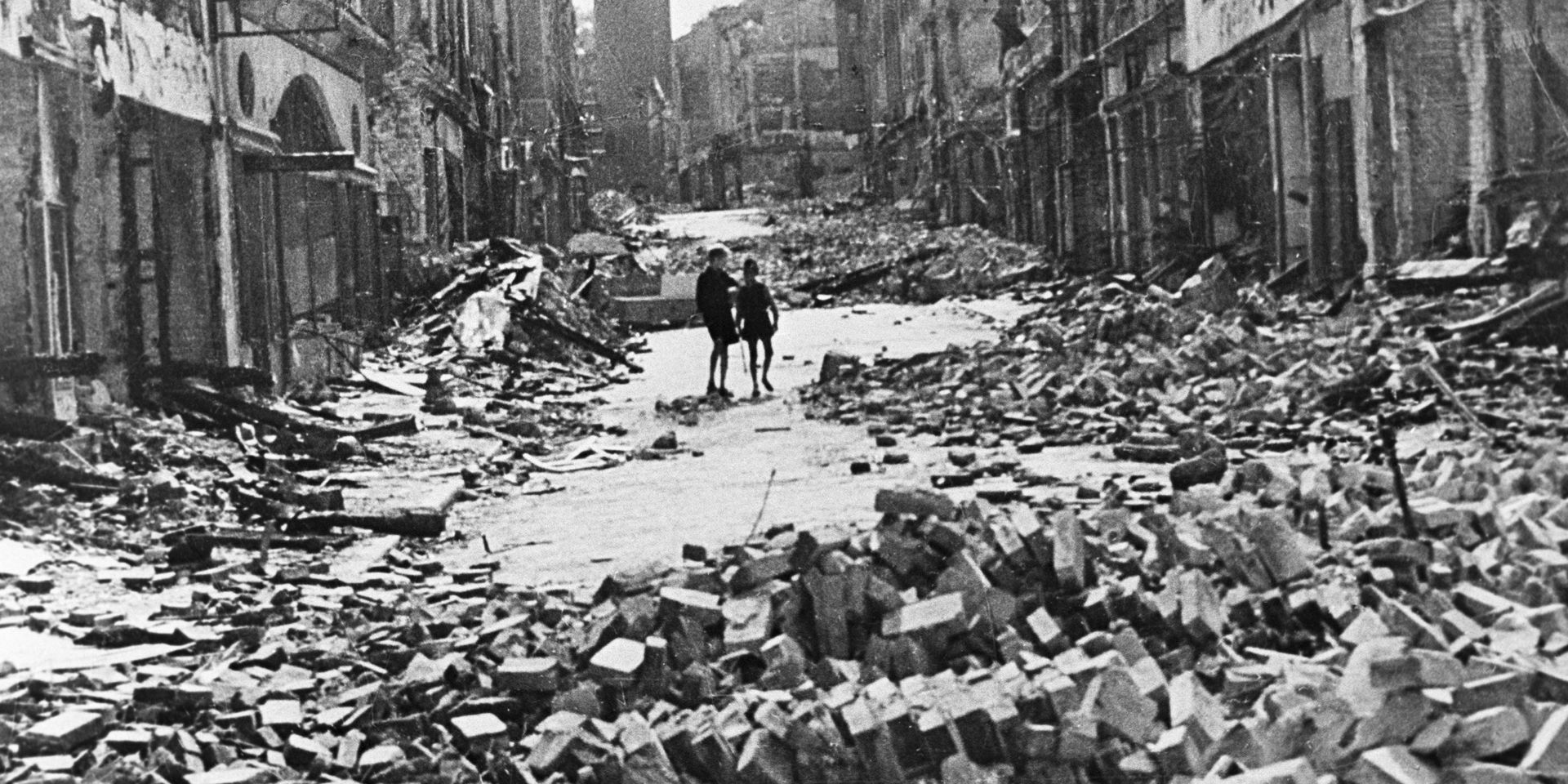 Разрушенные дома на улице Берлина, 1945 Разрушенные дома на улице Берлина, 1945 - ИноСМИ, 1920, 01.10.2024