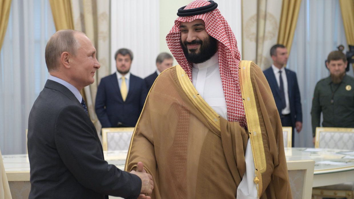 Президент РФ В. Путин и наследный принц Саудовской Аравии М. бен Салман Аль Сауд