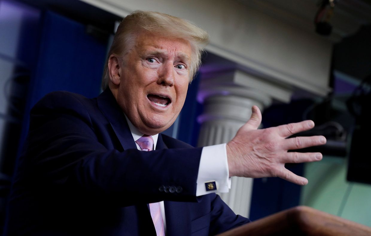 Президент США Дональд Трамп во время ежедневного брифинга в Вашингтоне
