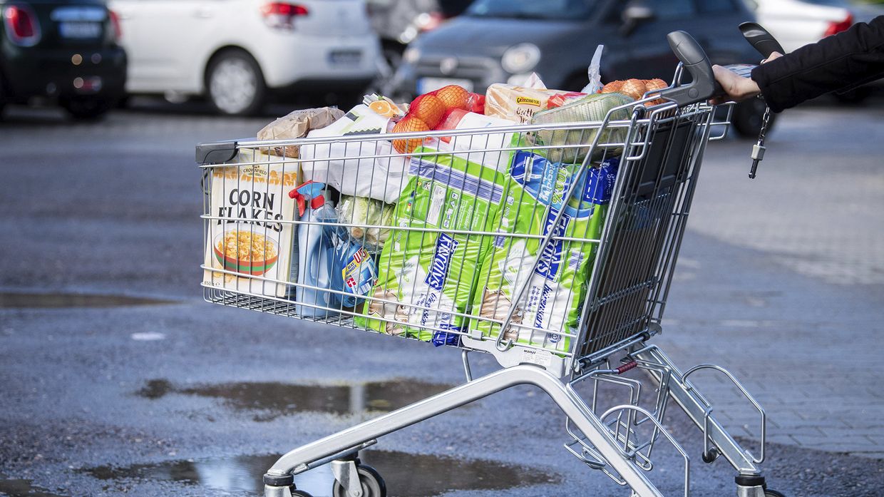 Тележка с продуктами в Пуллахе, Германия