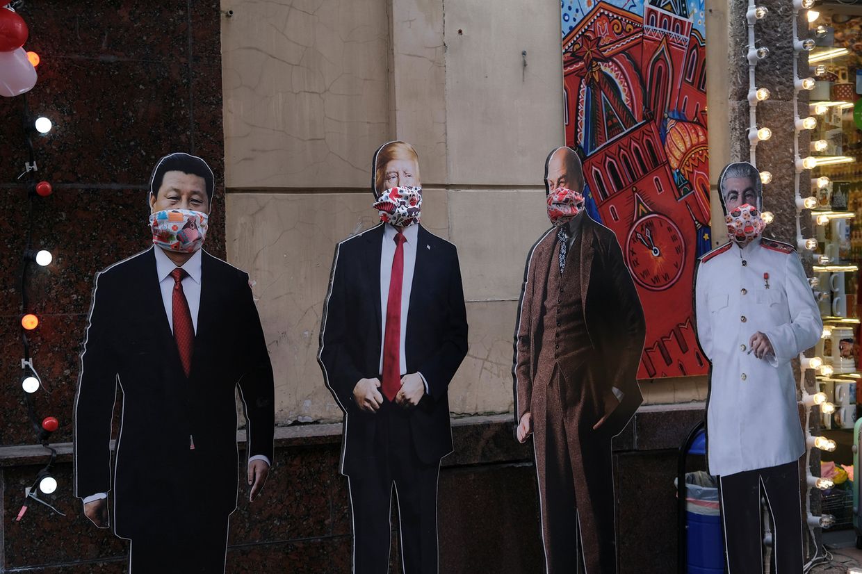 Изображения Си Цзиньпина, Дональда Трампа, Ленина и Сталина в Москве