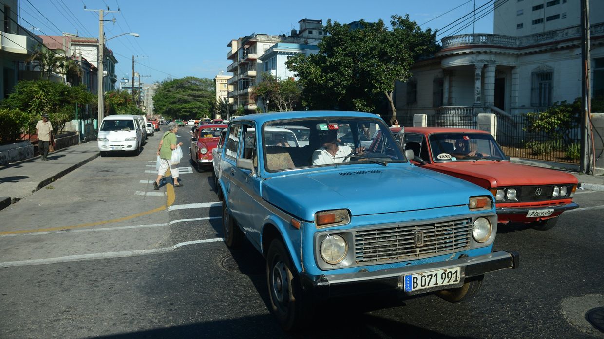 Автомобили Лада на одной из улиц Гаваны