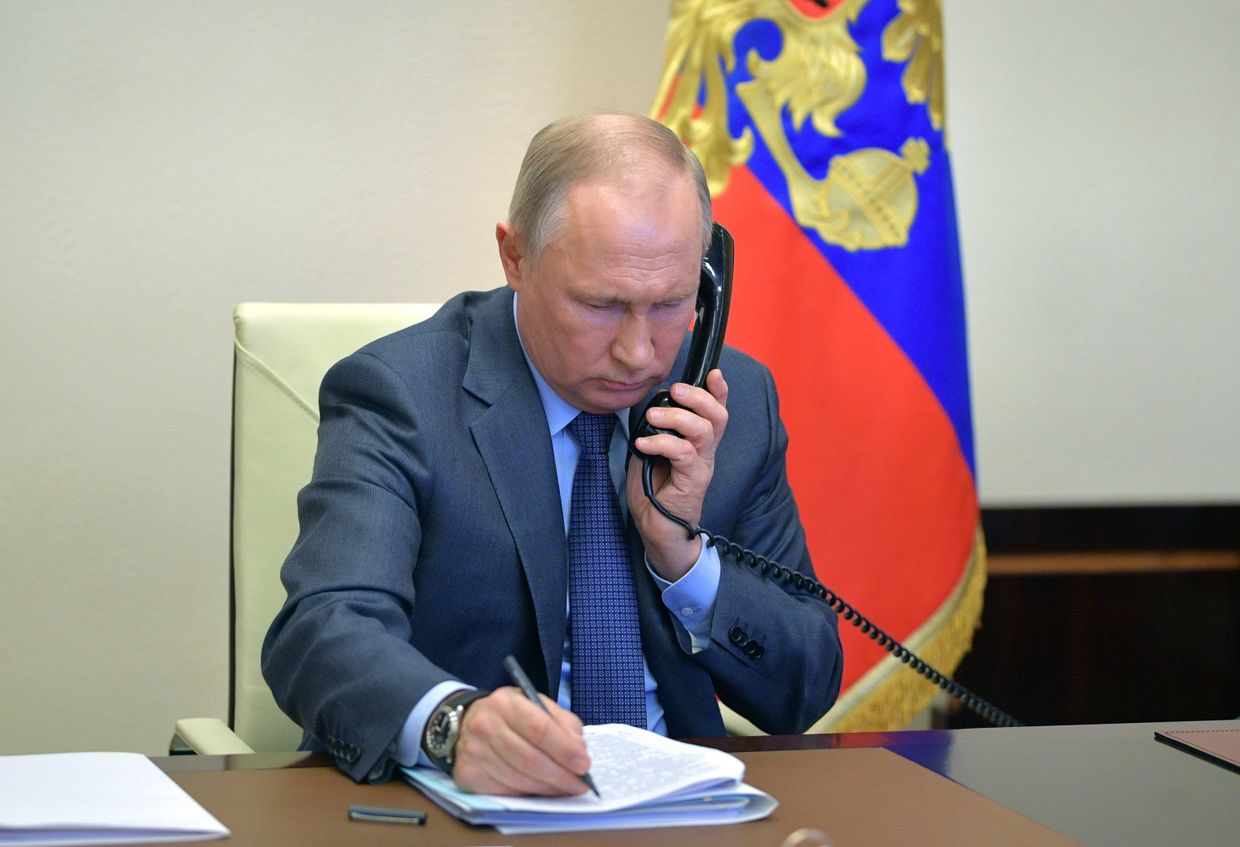 Президент РФ В. Путин провел встречу с губернатором Калининградской области А. Алихановым