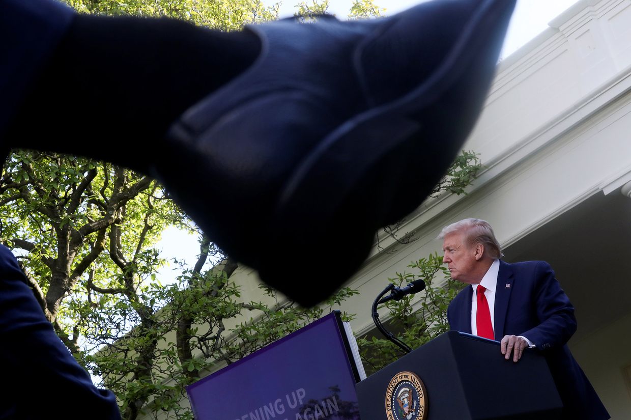 Президент США Дональд Трамп во время ежедневного брифинга в Вашингтоне, США