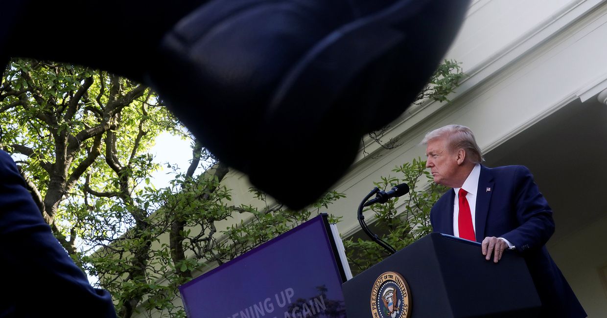 Президент США Дональд Трамп во время ежедневного брифинга в Вашингтоне, США