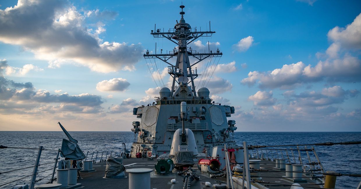 Американский ракетный эсминец USS Barry Американский ракетный эсминец USS Barry