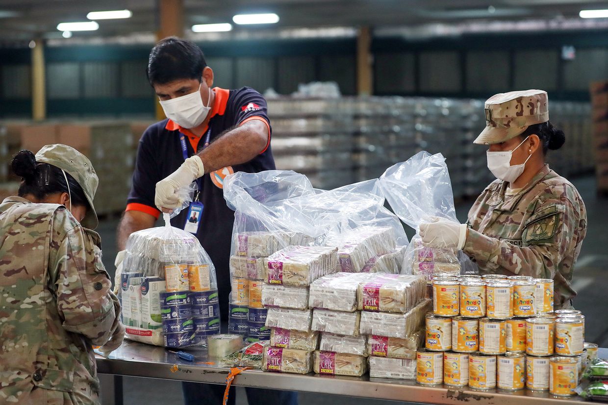 Продукты питания в помощь нуждающимся в Лиме, Перу