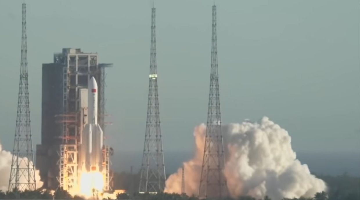 Запуск ракеты-носителя Чанчжэн-5B