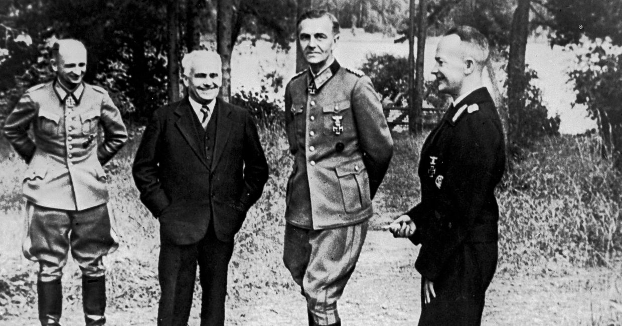 Встреча Вильгельма Пика (второй слева) с представителями Национального комитета Свободная Германия. Фото из книги История Великой Отечественной войны Советского Союза 1941-1945 годов, том 5, страница 16.