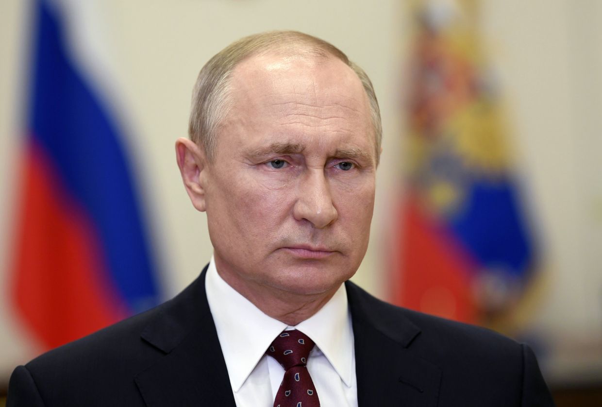 Президент РФ В. Путин поздравил выпускников военных вузов и академий с Днём Победы