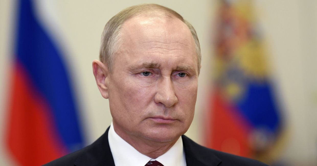 Президент РФ В. Путин поздравил выпускников военных вузов и академий с Днём Победы