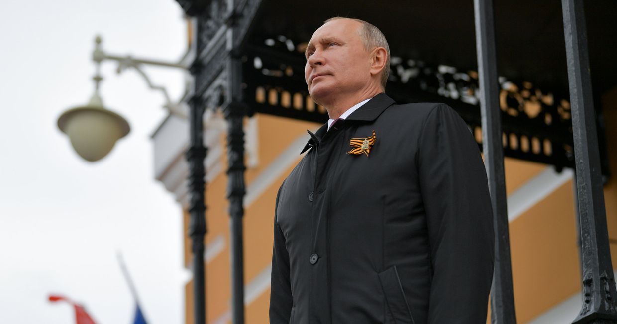 Президент РФ В. Путин во время воздушного парада, посвященного 75-летию Победы в ВОВ