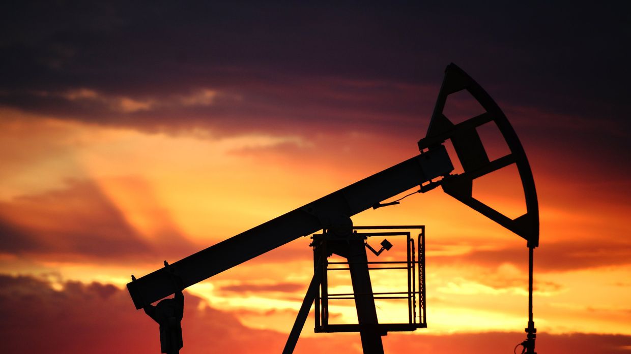 Работа нефтяных станков - качалок