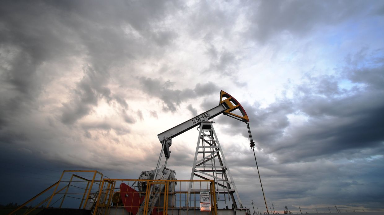Работа нефтяных станков - качалок