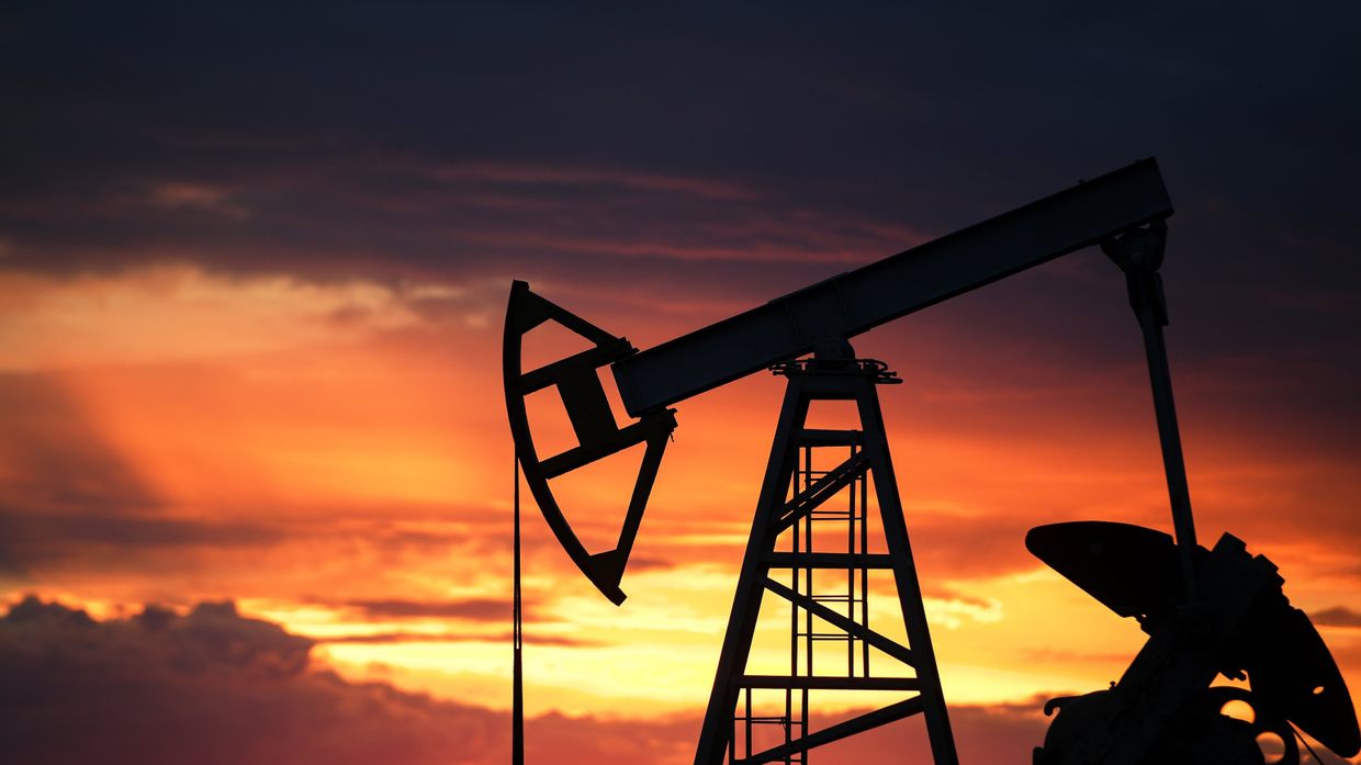 Работа нефтяных станков - качалок